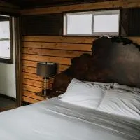 Pitchwood Inn, hotel di Raymond