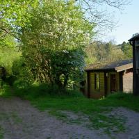 Log Cabin, hotel in Brecon