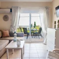 Lovely Apartment Next to the Sea Lygia Korinthias, hotel em Liyiá