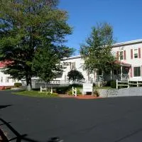 Swift River Suites, хотел в Rumford