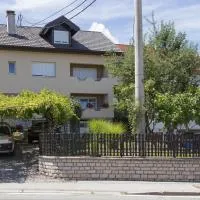 IRIS Room & Apartment, hotel a Slunj