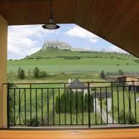 Pension Chalupka ll with a panoramic view of Spiš Castle, hotell i Spišské Podhradie