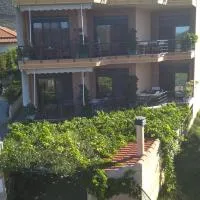 Nikolitsa Apartments, готель у місті Glyfada Fokidas