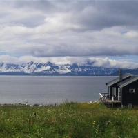 Arctic FjordCamp, hotel in Burfjord