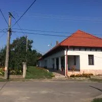 Bajusz Vendégház، فندق في Tornyosnémeti