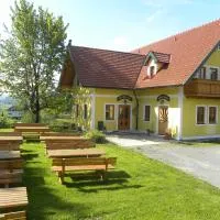 Gästehaus Lisa, хотел в Дойчландсберг
