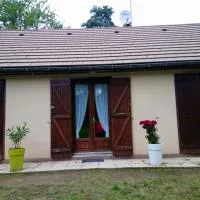 Maison Bord Du Lac, hotel i Marcillac-la-Croisille