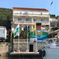 Sea House Mljet, hotell i Polače