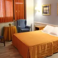 Tona में, होटल Hostal Montserrat