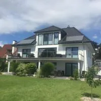 Ferienwohnung mit Seeblick: Scharbeutz şehrinde bir otel
