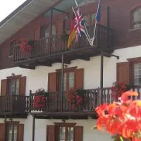 Hotel Villa Plinia, hotell i Pragelato