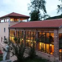 Domaine Saint-Roch Hotel Spa โรงแรมในSalzuit