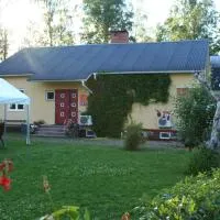 Bed & Breakfast Björkhyddan, hotel en Rumma