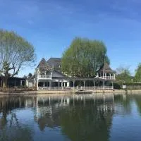 Hotel Restaurant Pavillon Bleu, hotel i Olivet