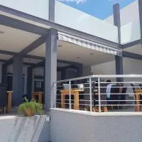 Rooms Lanterna، فندق في ميتغنا