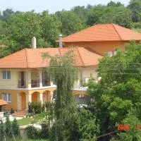 Janus Apartman, готель у місті Шарвар