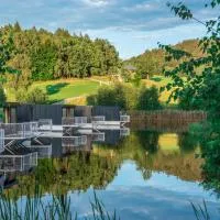 Hausboaty Ypsilon Golf Liberec, hotelli kohteessa Fojtka