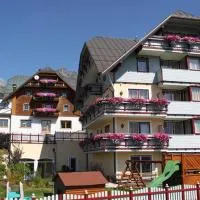 Hotel Neuwirt, hótel í Ramsau am Dachstein