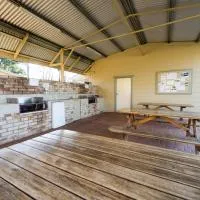 Fossickers Tourist Park، فندق في Nundle