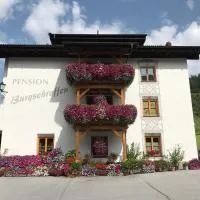 Pension Burgschroffen, hotel en Fendels