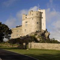 Roch Castle, hotel di Roch