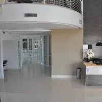 Kamur Plaza Hotel โรงแรมในโกยันเนเซีย