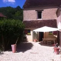 Gite Vezelay، فندق في Chamoux