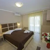 Gaia Studios & Apartments, hotel di Nea Plagia