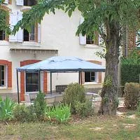 Gite La Luciole, hotel u gradu Tourtrol