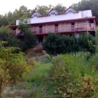 Twins V.V.T Hostel، فندق في Orešani