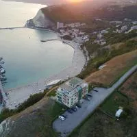 Calithea Complex, hotel v mestu Kavarna