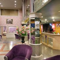 Highway Hotel, hotel in Nong Pa Khrang, Chiang Mai