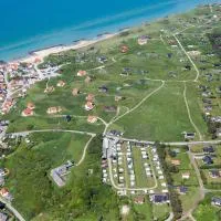 Lønstrup Camping Cottages & Rooms, hotel v mestu Lønstrup