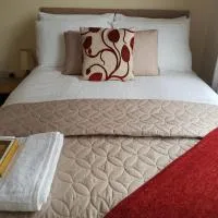 Kathleen House Plus, hotel sa Enfield