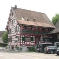 Hotel Restaurant Pizzeria Rotes Haus, hotel en Landschlacht Gemeinde Münsterlingen
