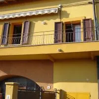 CASA DEL SOLE APPARTAMENTO N° 2 WHITE AND GOLD ROOM, hotel em Gavardo