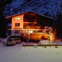 Pension und Apartment Edelweiß, hótel í Heiligenblut
