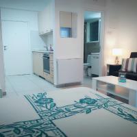 Billis Beach Apartment, hotel in Germasogeia, Limassol