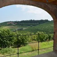 Cascina Valtignosa Camere Con Vigna، فندق في Cassine