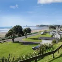 Oakura Beach Holiday Park, Hotel in Oakura