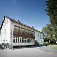 Rodinný Penzion u Wolfů, hotelli kohteessa Chrastava