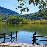 Miralago View، فندق في Revine Lago