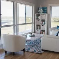 Shades of Blue Eco Retreat، فندق في Calca