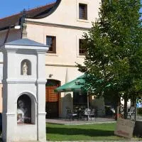 Hotel Antoň, готель у місті Тельч