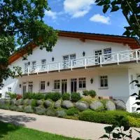 Reiterhof und Pension Eichenhof, hotelli kohteessa Haiger
