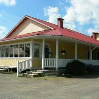 Majatalo Myötätuuli, hótel í Pitkäjärvi