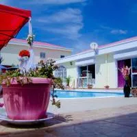 Petite Flower Guest House, hotel u gradu Talata-maty