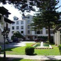 Hotel y Apartamentos Arias, готель у місті Навія
