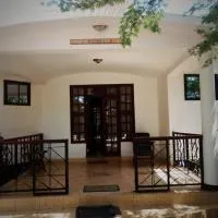 Rainbow Executive Lodge، فندق في Boma la Ngombe