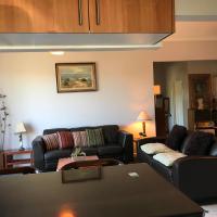 Hill’s Creek Holiday Home, hotel in Port Campbell